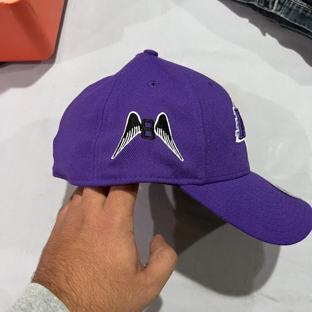 New Era Mens Purple LA Lakers Kobe Tribute 39THIRTY NBA Flex Fit Hat Cap S/M